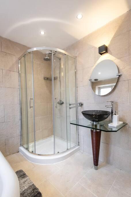 Windsor House 3 Bedrooms Sleeps 8 Manchester Buitenkant foto
