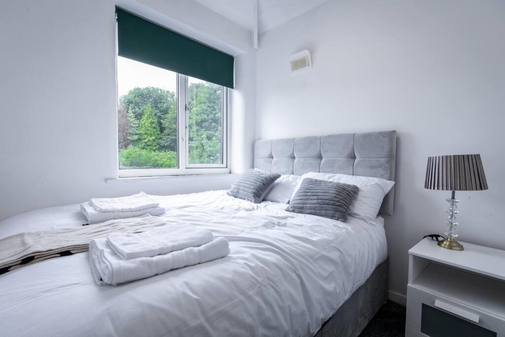 Windsor House 3 Bedrooms Sleeps 8 Manchester Buitenkant foto