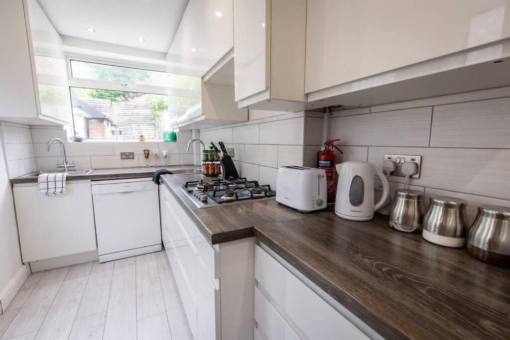 Windsor House 3 Bedrooms Sleeps 8 Manchester Buitenkant foto