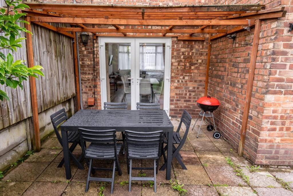 Windsor House 3 Bedrooms Sleeps 8 Manchester Buitenkant foto