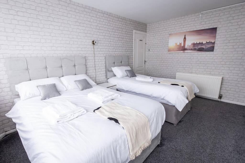 Windsor House 3 Bedrooms Sleeps 8 Manchester Buitenkant foto