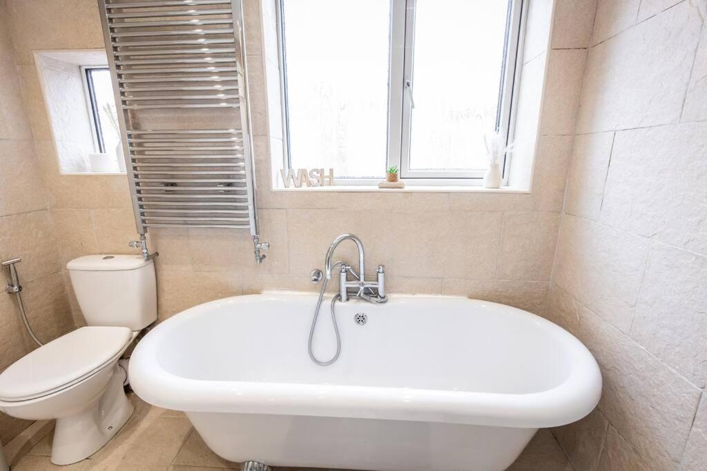Windsor House 3 Bedrooms Sleeps 8 Manchester Buitenkant foto