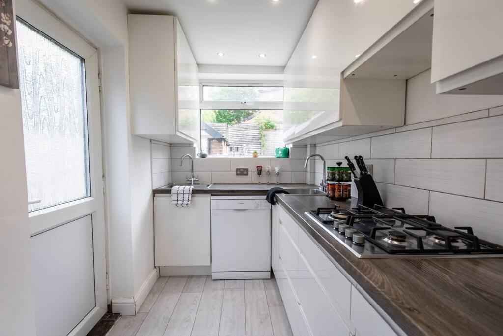 Windsor House 3 Bedrooms Sleeps 8 Manchester Buitenkant foto
