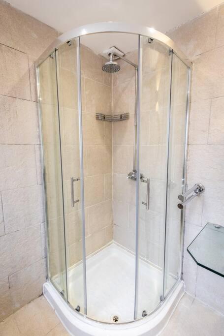Windsor House 3 Bedrooms Sleeps 8 Manchester Buitenkant foto