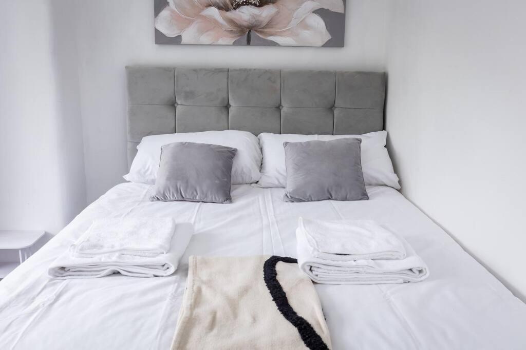 Windsor House 3 Bedrooms Sleeps 8 Manchester Buitenkant foto