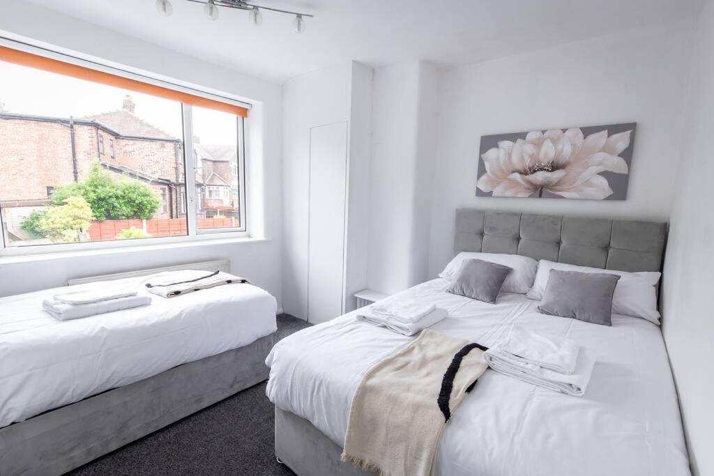 Windsor House 3 Bedrooms Sleeps 8 Manchester Buitenkant foto