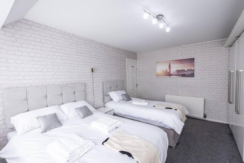 Windsor House 3 Bedrooms Sleeps 8 Manchester Buitenkant foto