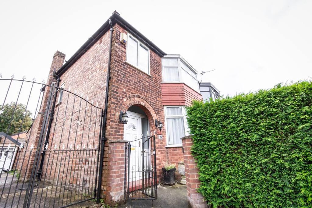 Windsor House 3 Bedrooms Sleeps 8 Manchester Buitenkant foto
